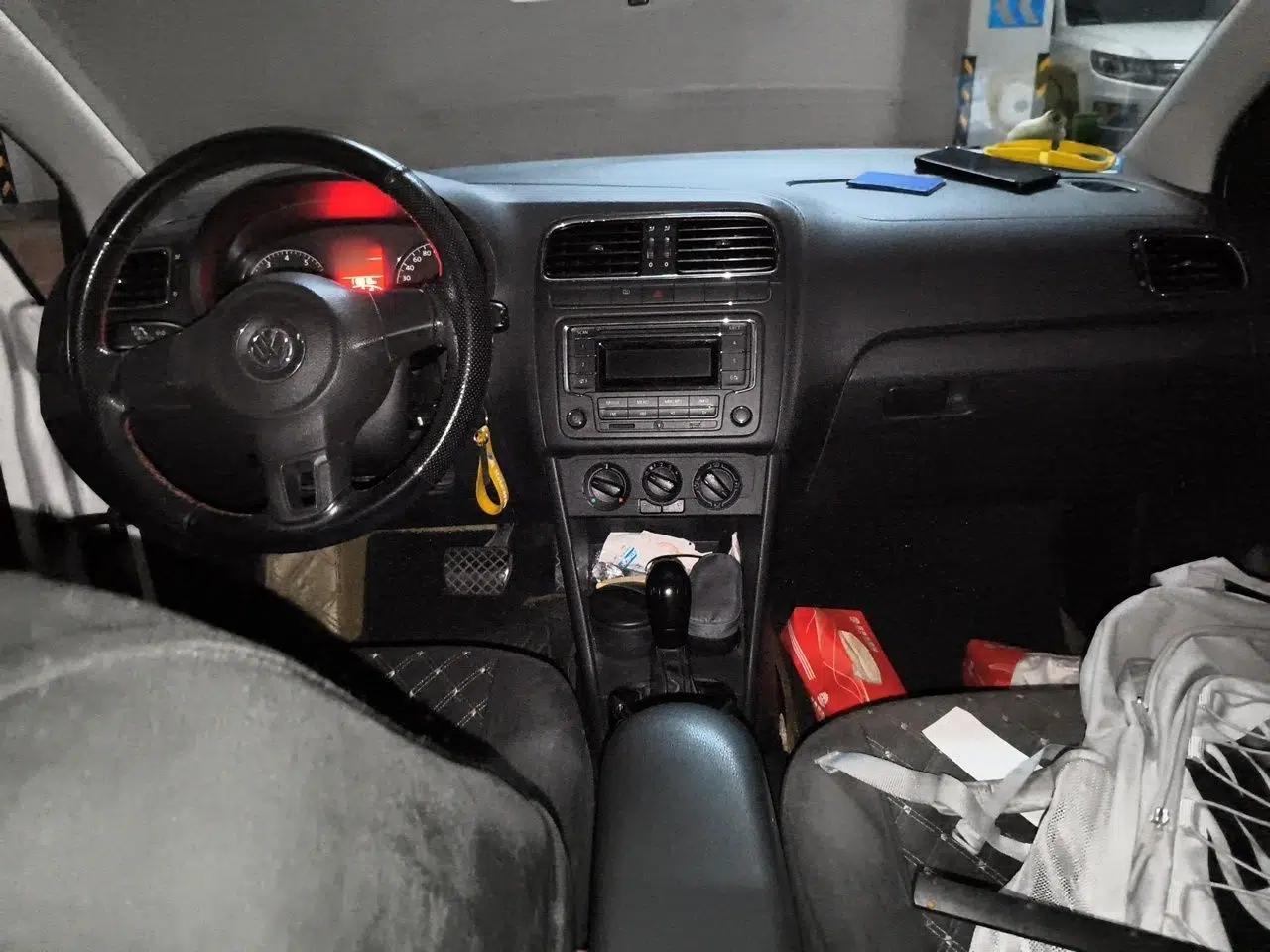 Volkswagen Polo 2013 1.4L Automatic Comfort Edition — миниатюра 9