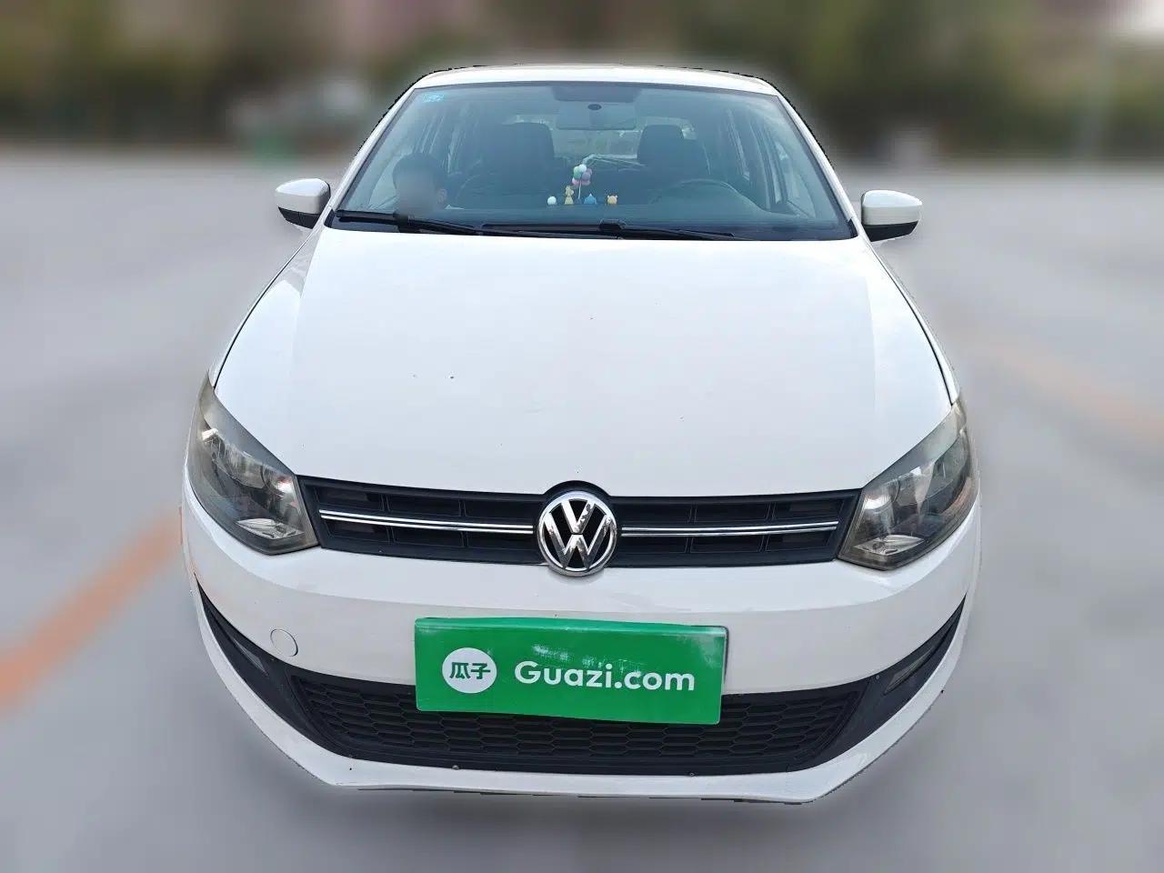 Volkswagen Polo 2011 1.6L Automatic ZhiKu Edition — миниатюра 2