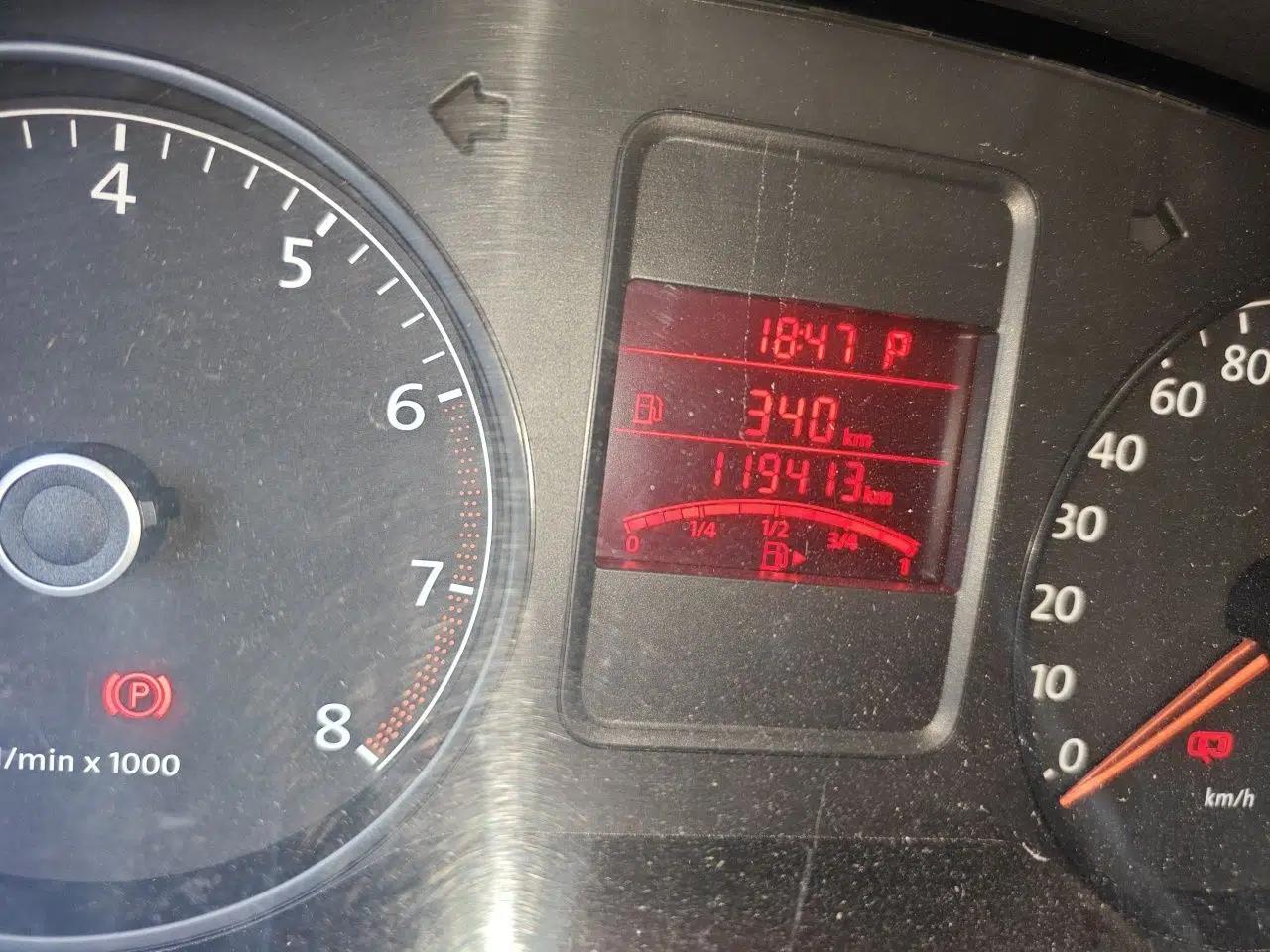 Volkswagen Polo 2011 1.6L Automatic ZhiKu Edition — миниатюра 12