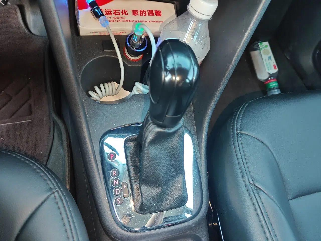Volkswagen Polo 2011 1.6L Automatic ZhiKu Edition — миниатюра 14