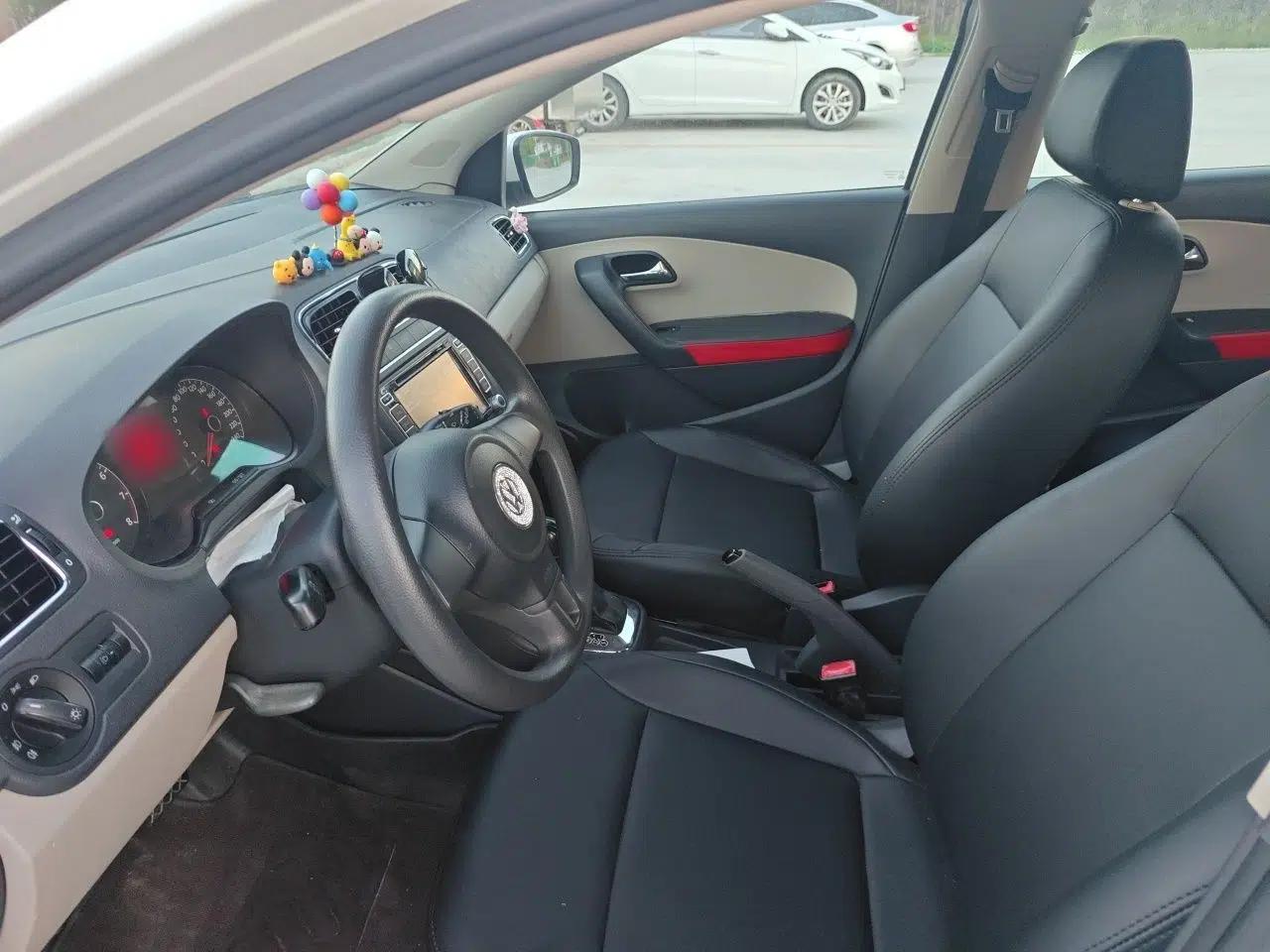 Volkswagen Polo 2011 1.6L Automatic ZhiKu Edition — миниатюра 15