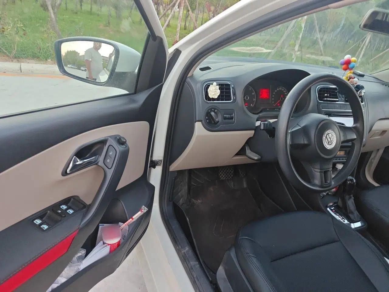 Volkswagen Polo 2011 1.6L Automatic ZhiKu Edition — миниатюра 16