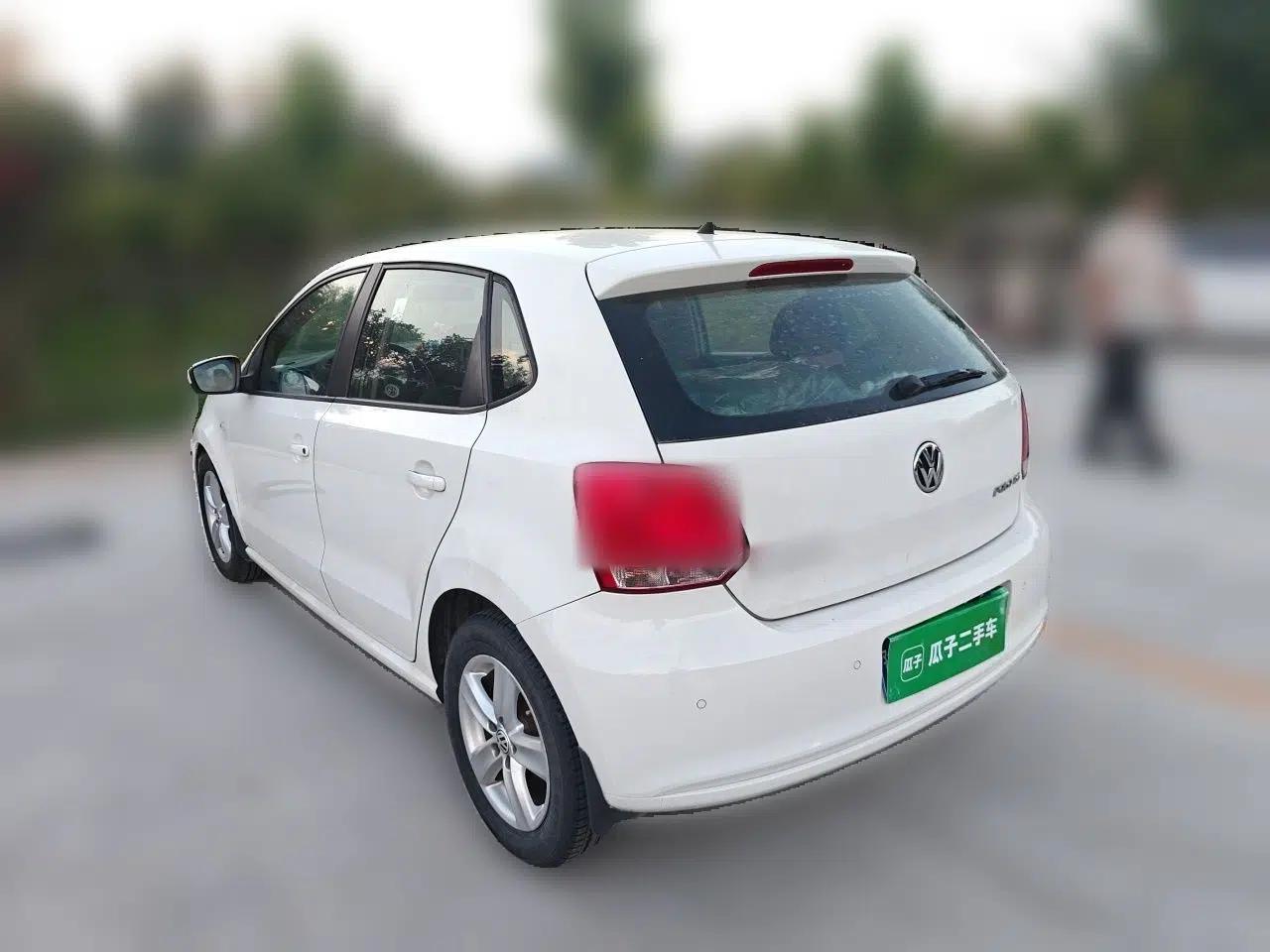 Volkswagen Polo 2011 1.6L Automatic ZhiKu Edition — миниатюра 4