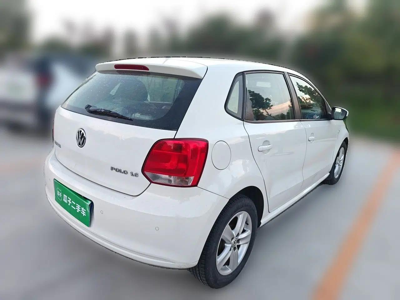 Volkswagen Polo 2011 1.6L Automatic ZhiKu Edition — миниатюра 6