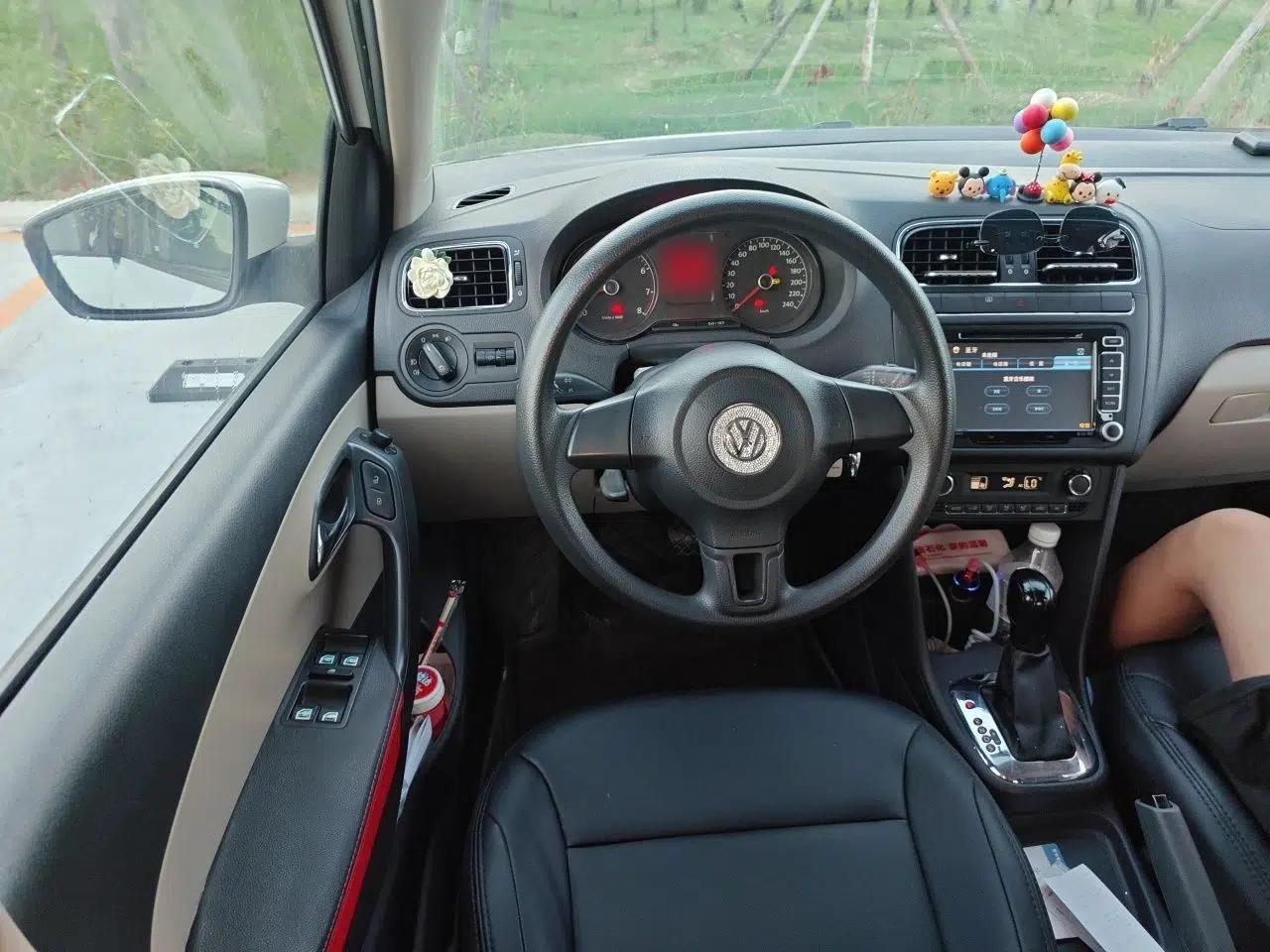 Volkswagen Polo 2011 1.6L Automatic ZhiKu Edition — миниатюра 10