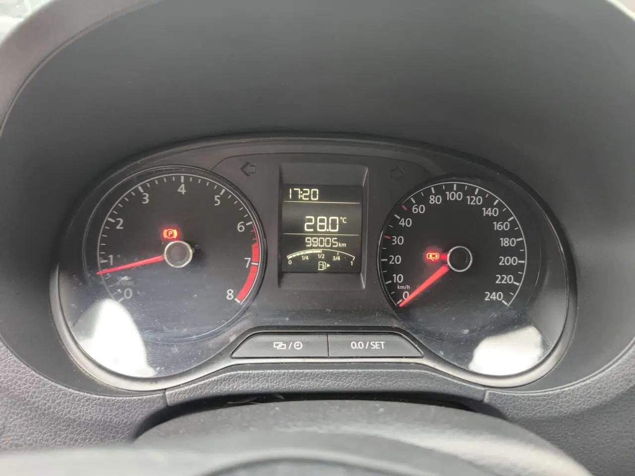 Volkswagen Polo 2016 1.4L Manual Fashion Model — миниатюра 11