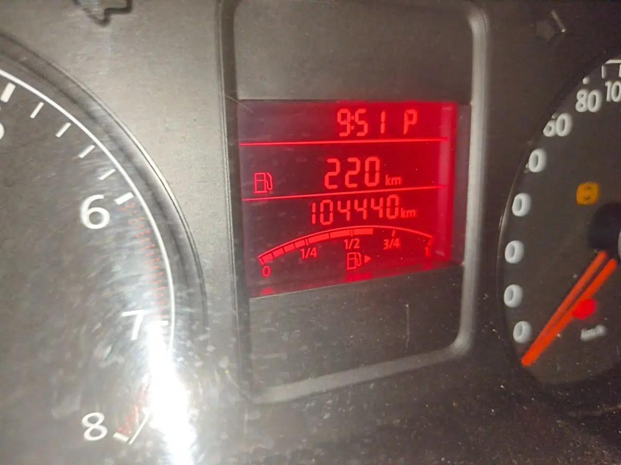 Volkswagen Polo 2011 1.4L Automatic ZhiShang Version — миниатюра 12