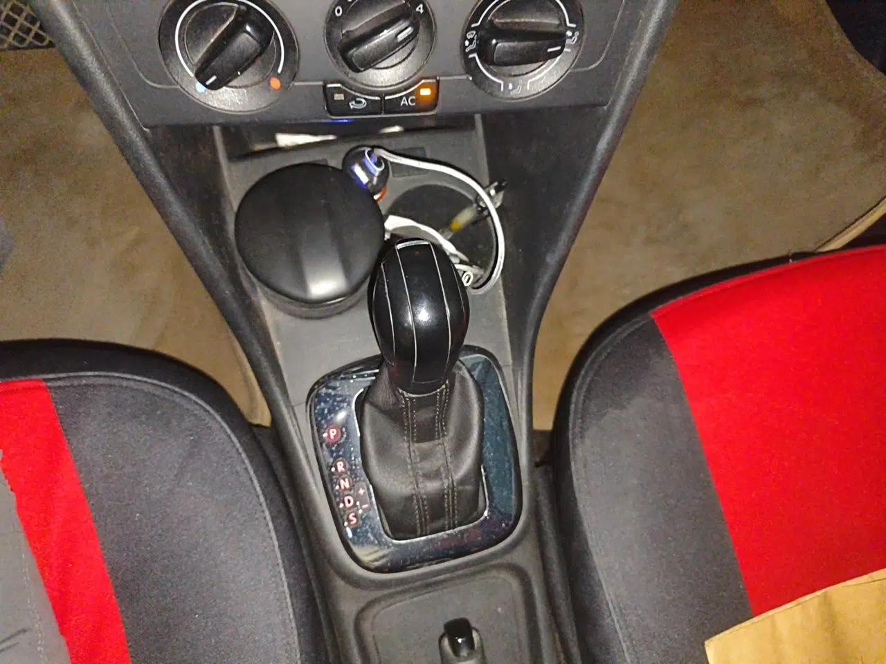 Volkswagen Polo 2011 1.4L Automatic ZhiShang Version — миниатюра 14