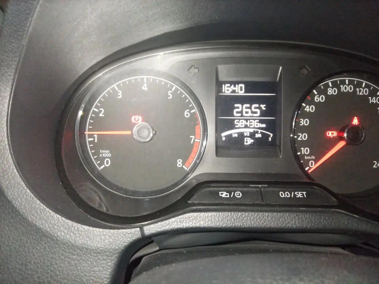 Volkswagen Polo 2016 1.4L Manual Fashion Model — миниатюра 11