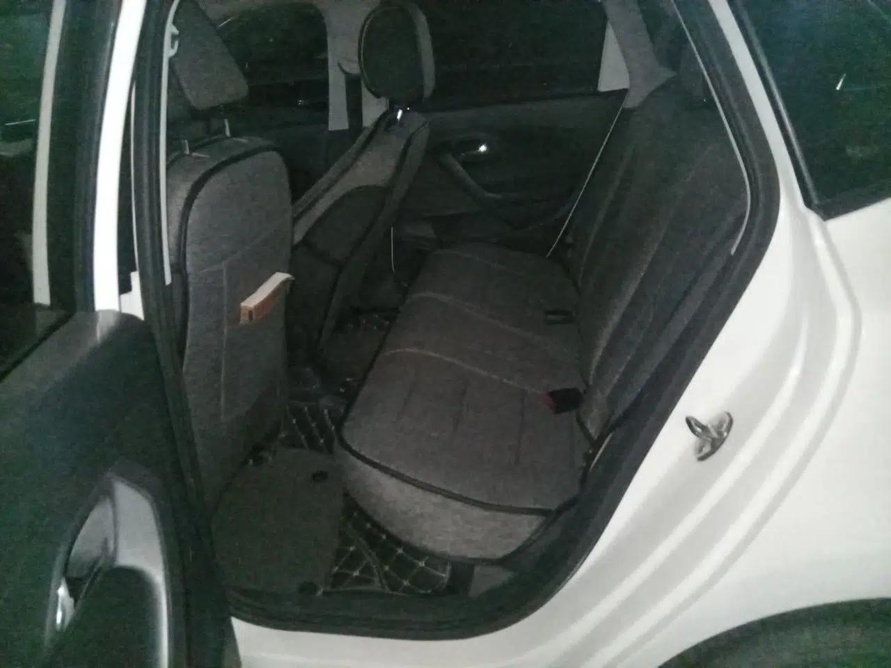 Volkswagen Polo 2016 1.4L Manual Fashion Model — миниатюра 17
