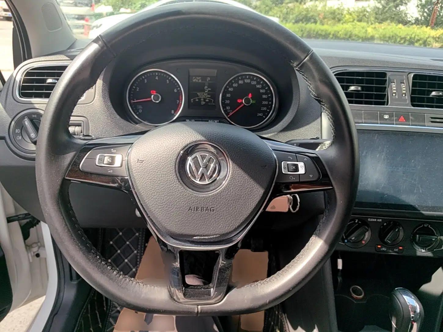 Volkswagen Polo 2016 1.6L Automatic Comfort Model — миниатюра 13