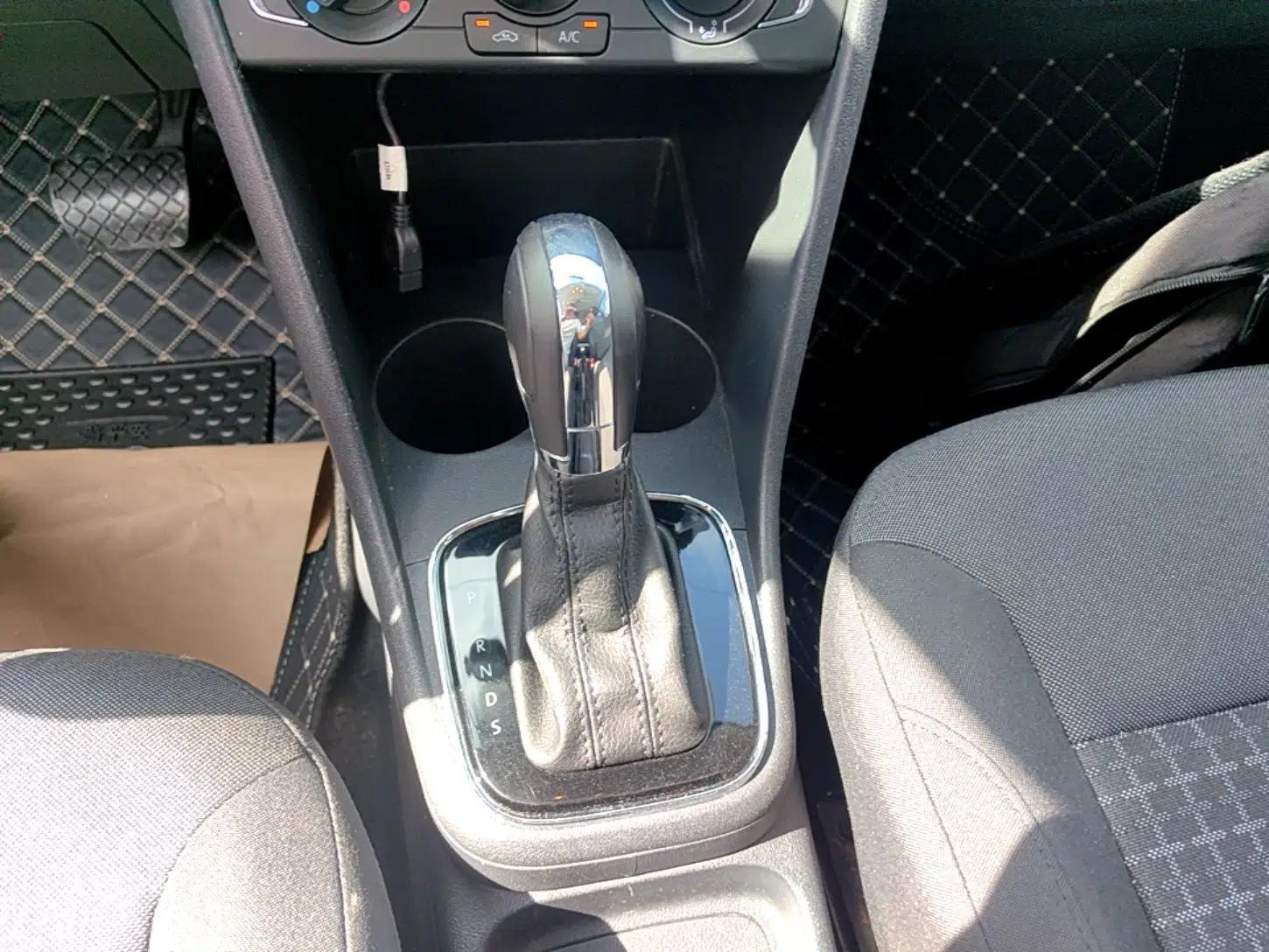 Volkswagen Polo 2016 1.6L Automatic Comfort Model — миниатюра 16