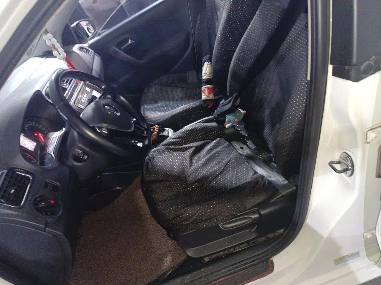 Volkswagen Polo 2016 1.6L Automatic Comfort Model — миниатюра 14