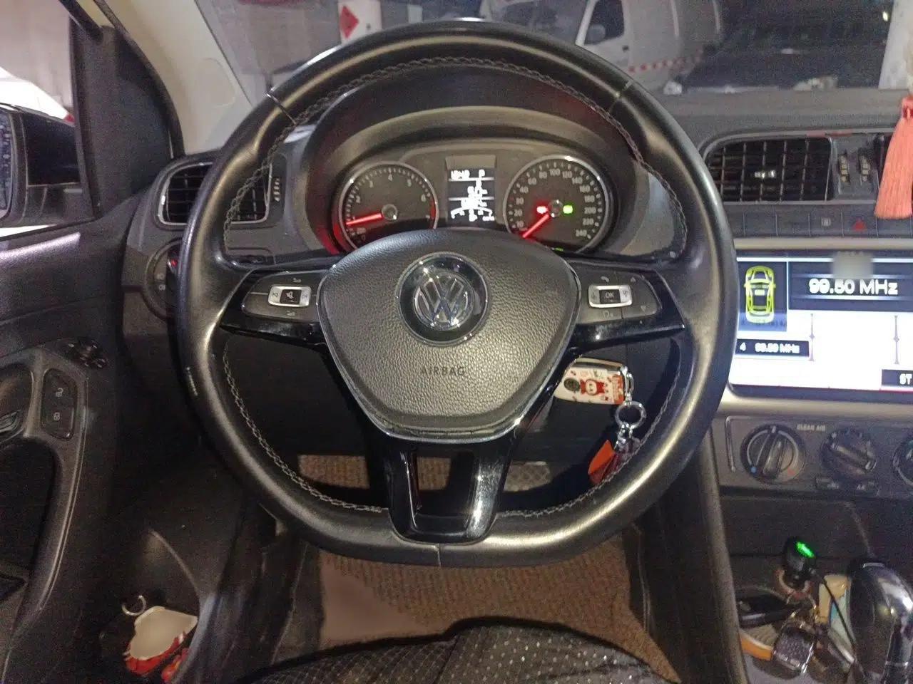 Volkswagen Polo 2016 1.6L Automatic Comfort Model — миниатюра 9