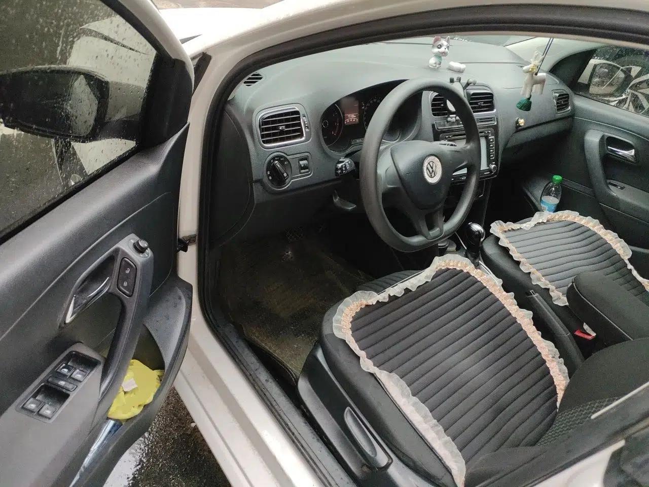 Volkswagen Polo 2014 1.6L Automatic Comfort Edition — миниатюра 13