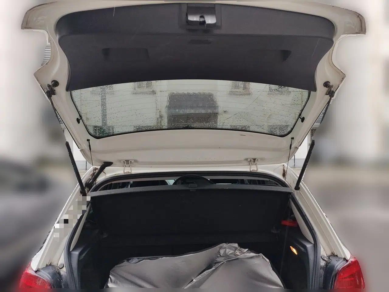 Volkswagen Polo 2014 1.6L Automatic Comfort Edition — миниатюра 16