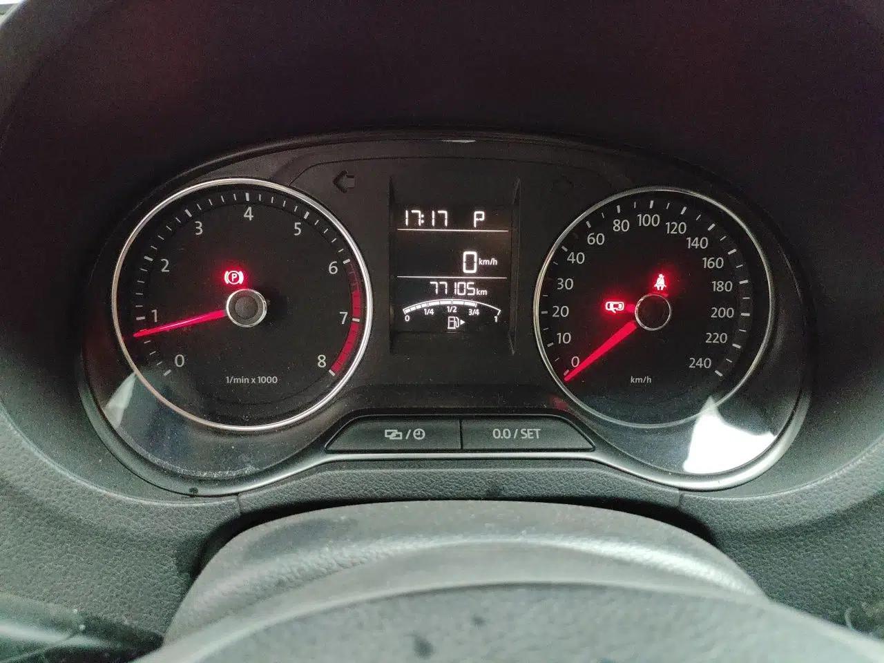 Volkswagen Polo 2014 1.6L Automatic Comfort Edition — миниатюра 9