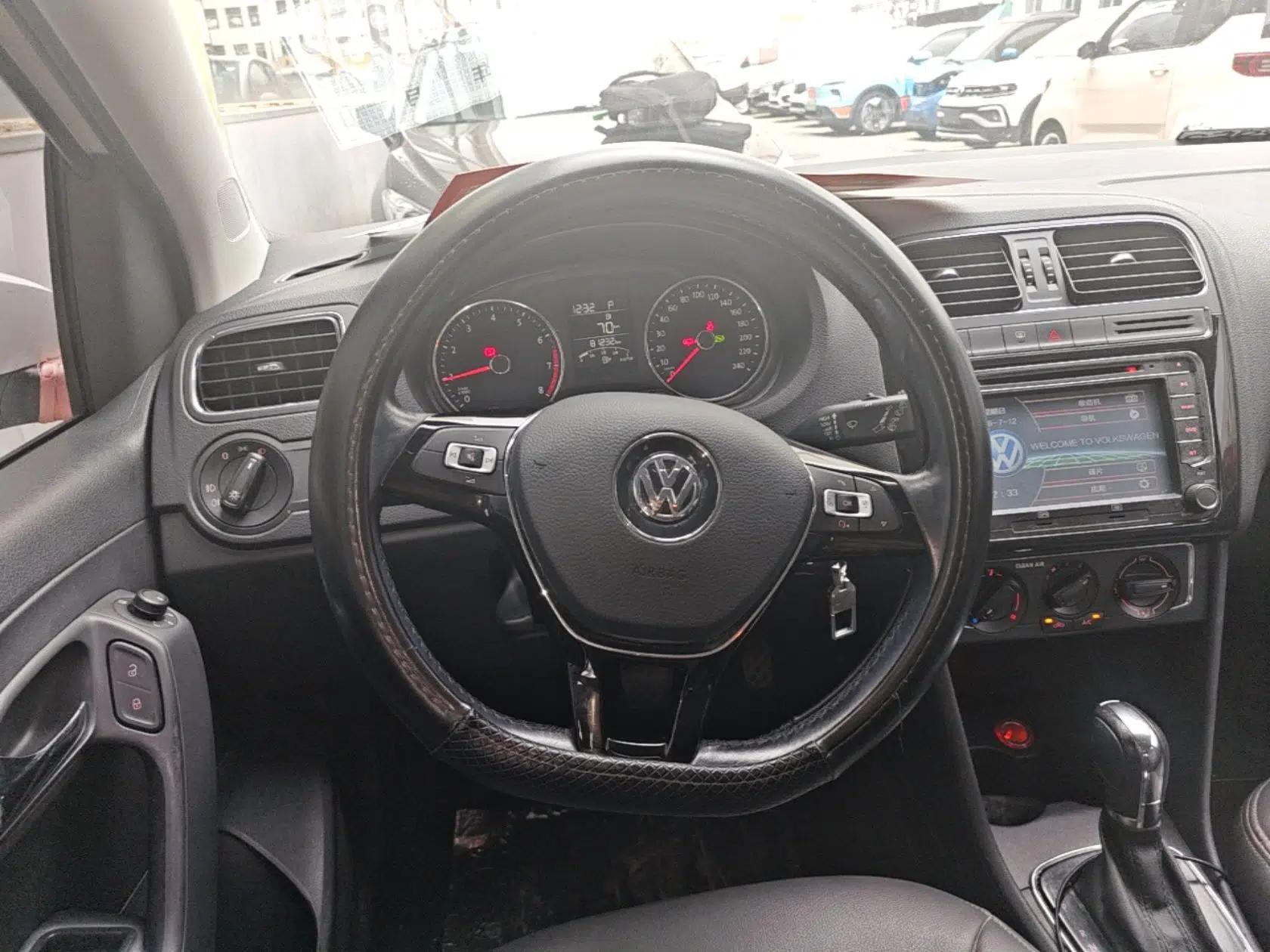 Volkswagen Polo 2016 1.6L Automatic Comfort Model — миниатюра 18