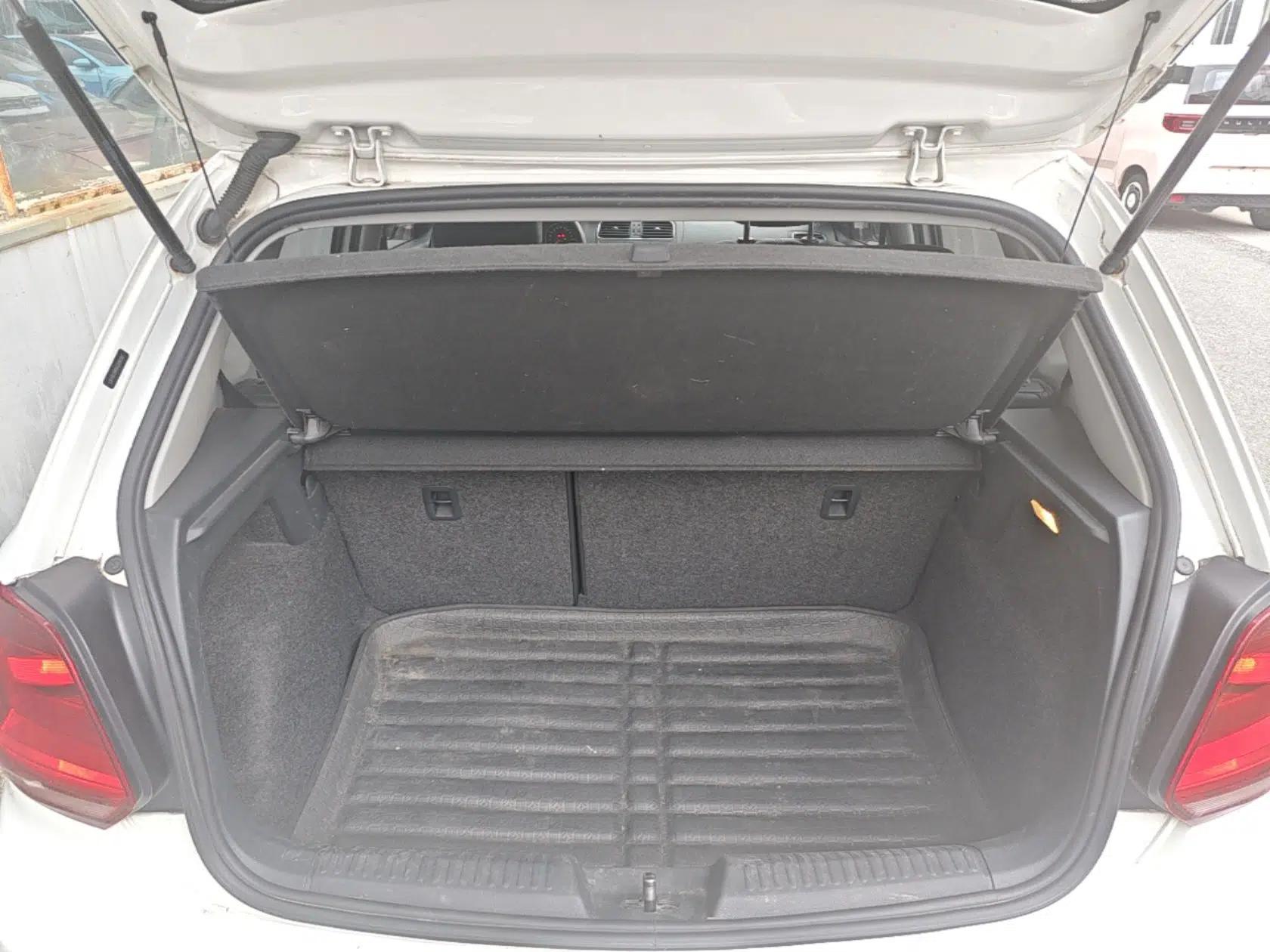 Volkswagen Polo 2016 1.6L Automatic Comfort Model — миниатюра 27