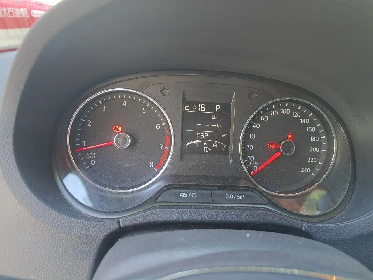 Volkswagen Polo 2016 1.6L Automatic Comfort Model — миниатюра 11
