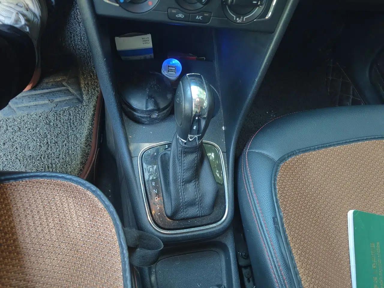 Volkswagen Polo 2016 1.6L Automatic Comfort Model — миниатюра 14