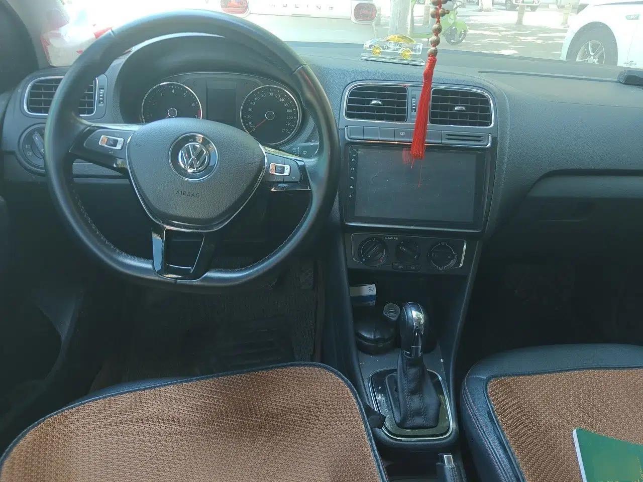 Volkswagen Polo 2016 1.6L Automatic Comfort Model — миниатюра 9