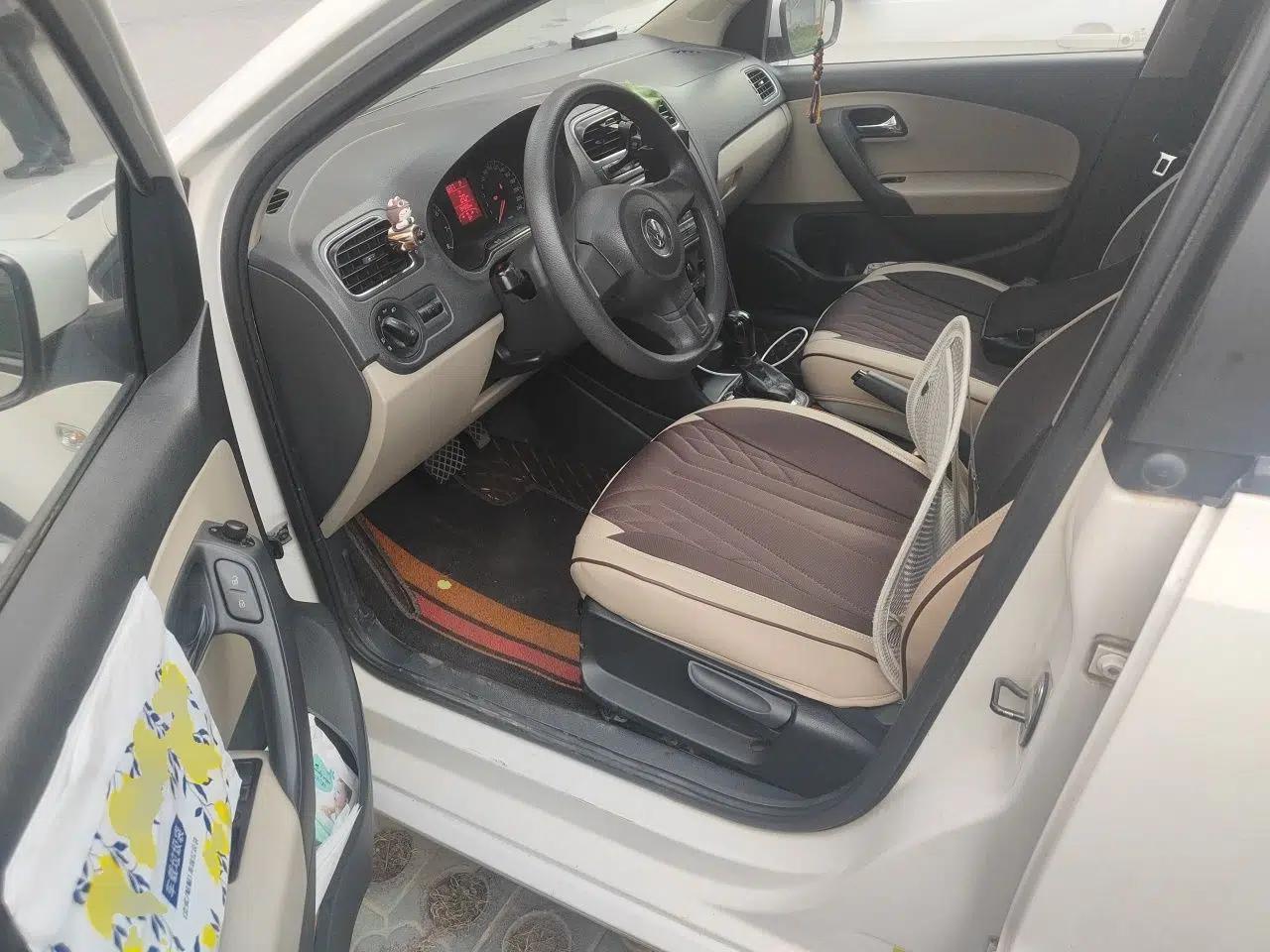 Volkswagen Polo 2013 1.6L Automatic Comfort Edition — миниатюра 16