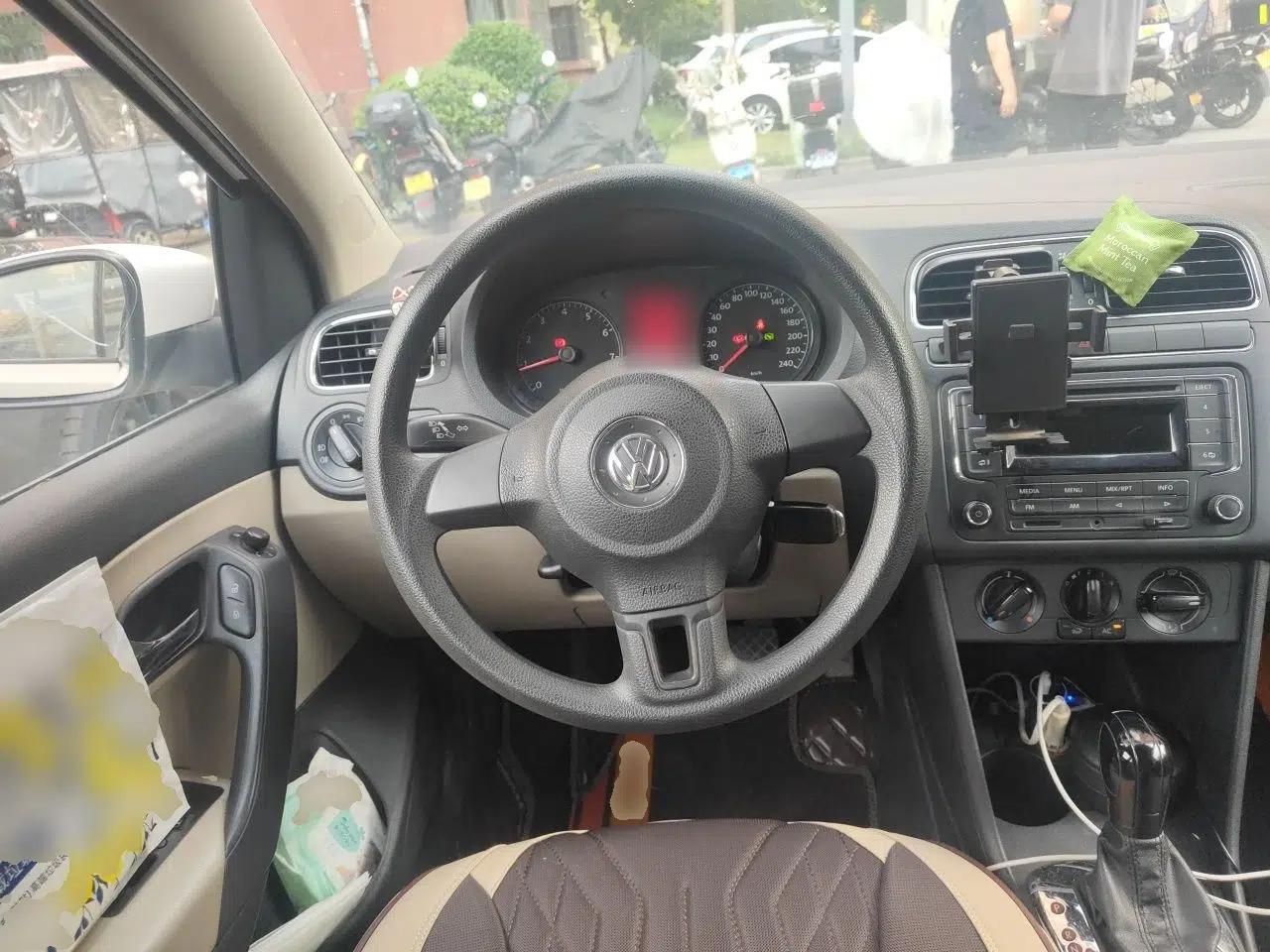 Volkswagen Polo 2013 1.6L Automatic Comfort Edition — миниатюра 10