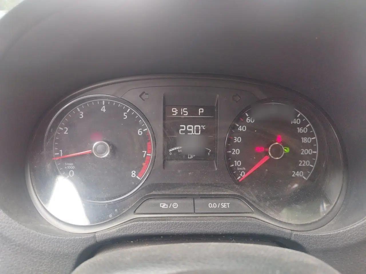 Volkswagen Polo 2016 1.4L Automatic Trendy Model — миниатюра 9