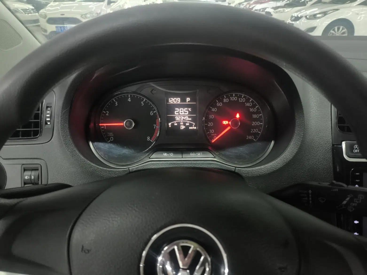 Volkswagen Polo 2018 1.5L Automatic Advanced Driving Model — миниатюра 14