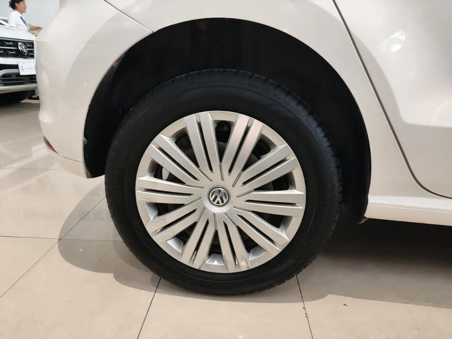 Volkswagen Polo 2016 1.6L Automatic Comfort Model — миниатюра 11