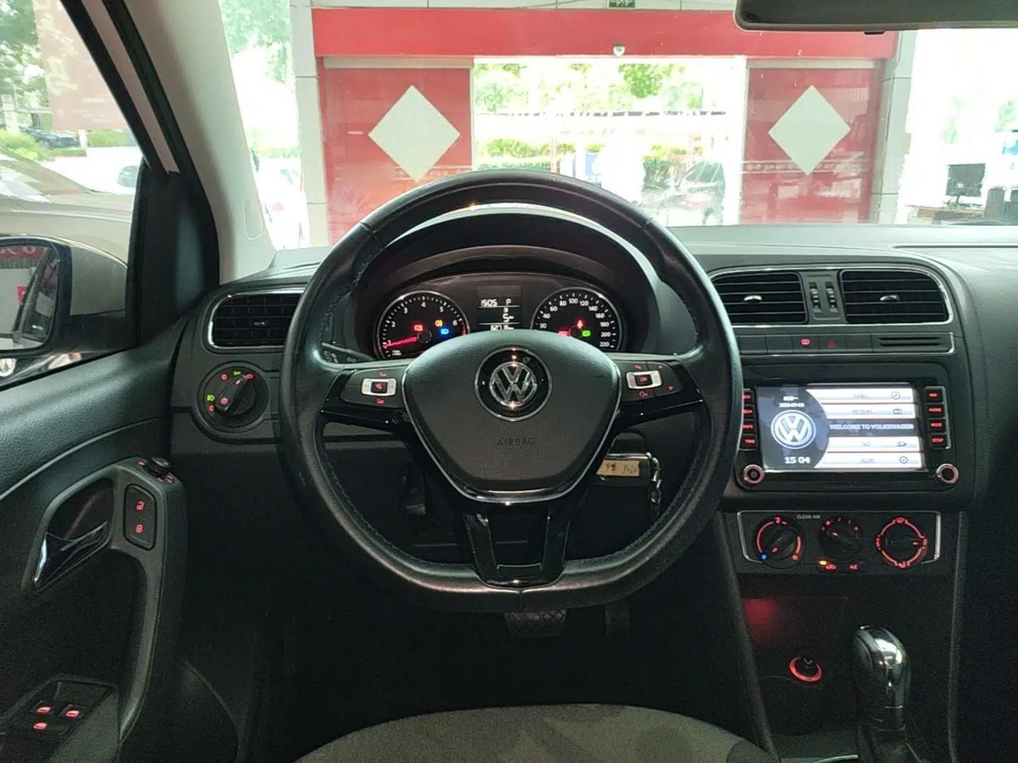 Volkswagen Polo 2016 1.6L Automatic Comfort Model — миниатюра 13