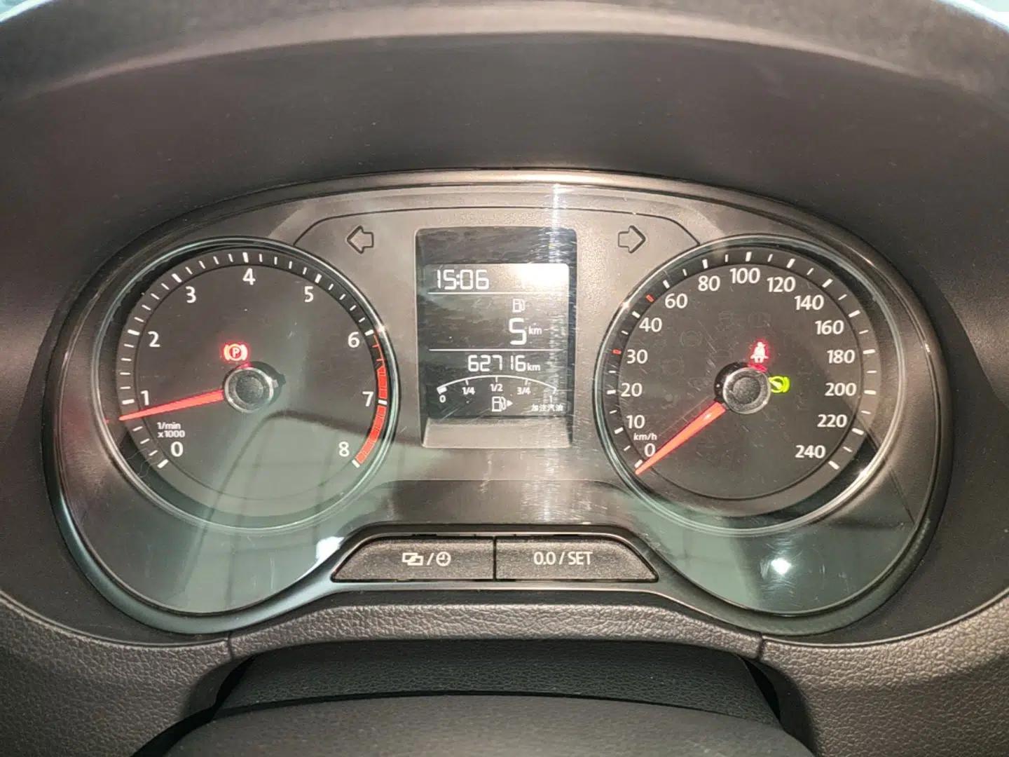 Volkswagen Polo 2016 1.6L Automatic Comfort Model — миниатюра 14