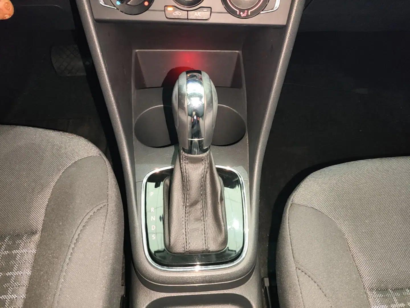 Volkswagen Polo 2016 1.6L Automatic Comfort Model — миниатюра 16