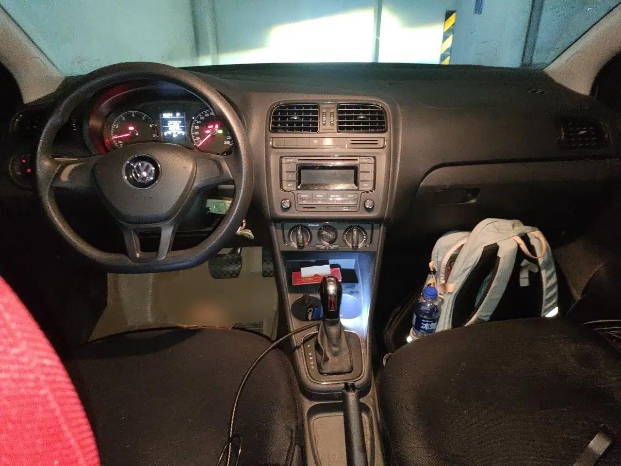Volkswagen Polo 2016 1.4L Automatic Trendy Model — миниатюра 9