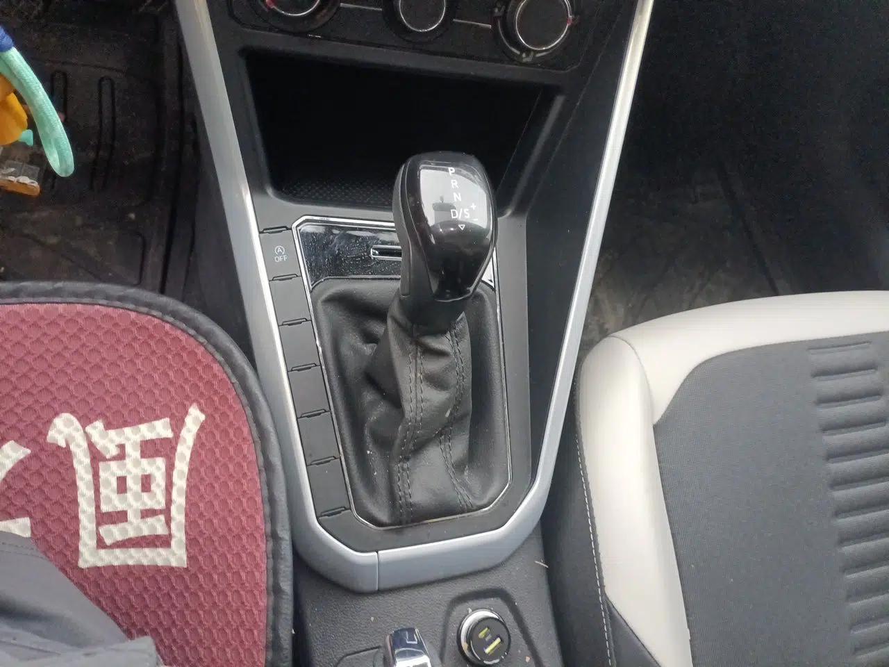 Volkswagen Polo 2019 Plus 1.5L Automatic Colorful Technology Edition — миниатюра 14