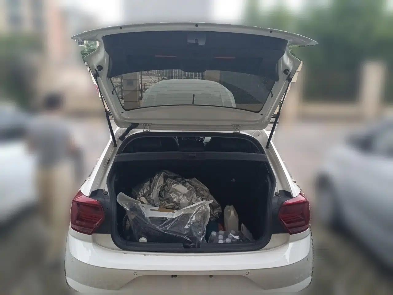 Volkswagen Polo 2019 Plus 1.5L Automatic Colorful Technology Edition — миниатюра 19