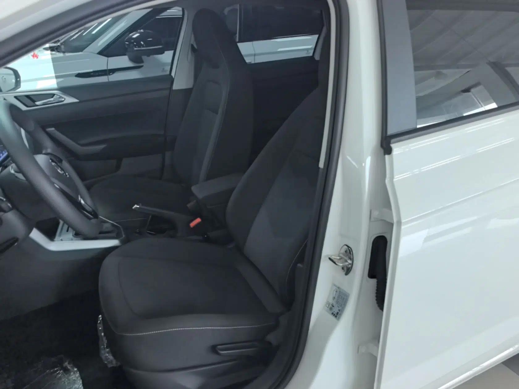 Volkswagen Polo 2019 Plus 1.5L Automatic Panoramic Enjoyment Edition — миниатюра 17