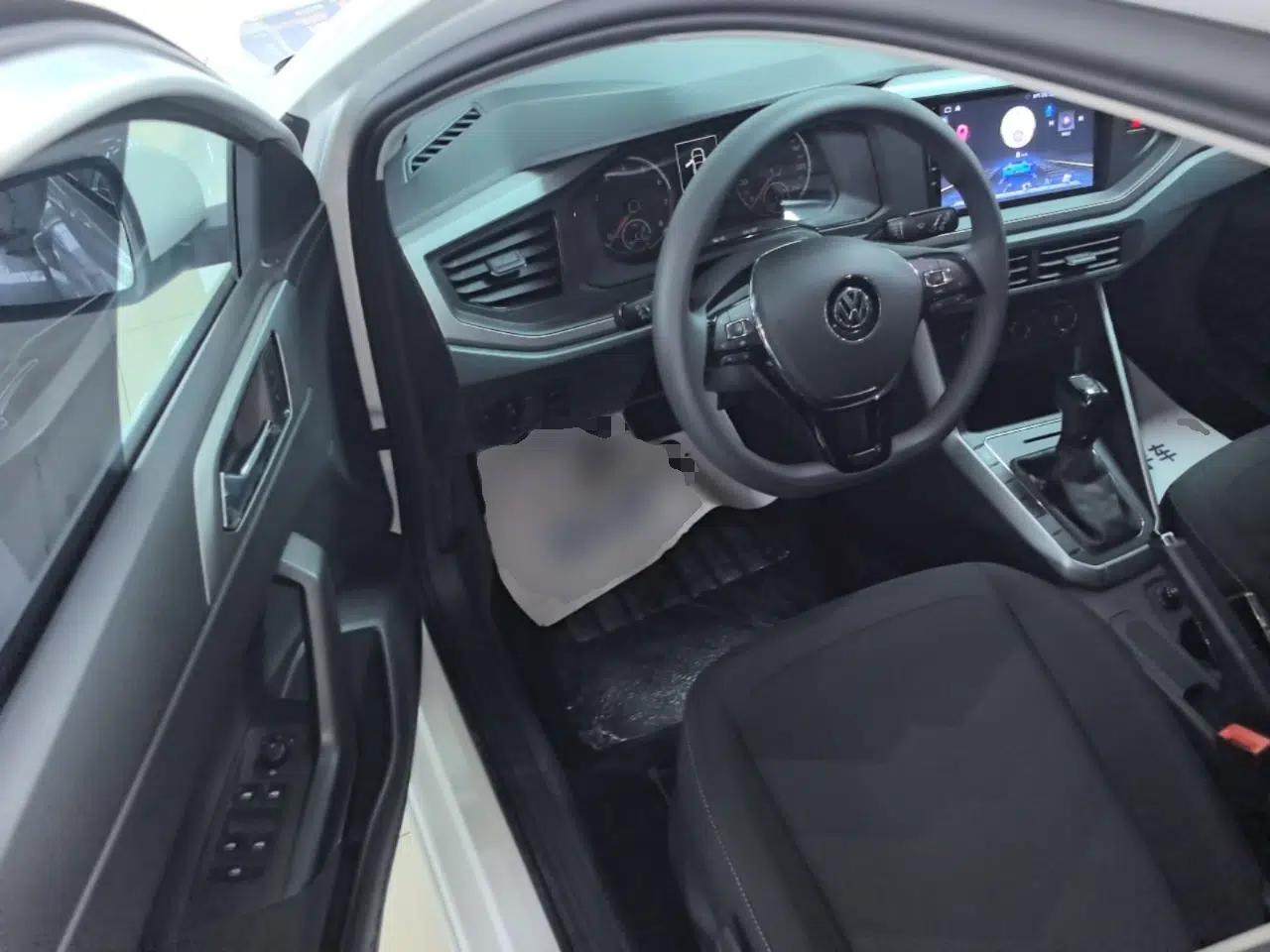 Volkswagen Polo 2019 Plus 1.5L Automatic Panoramic Enjoyment Edition — миниатюра 18