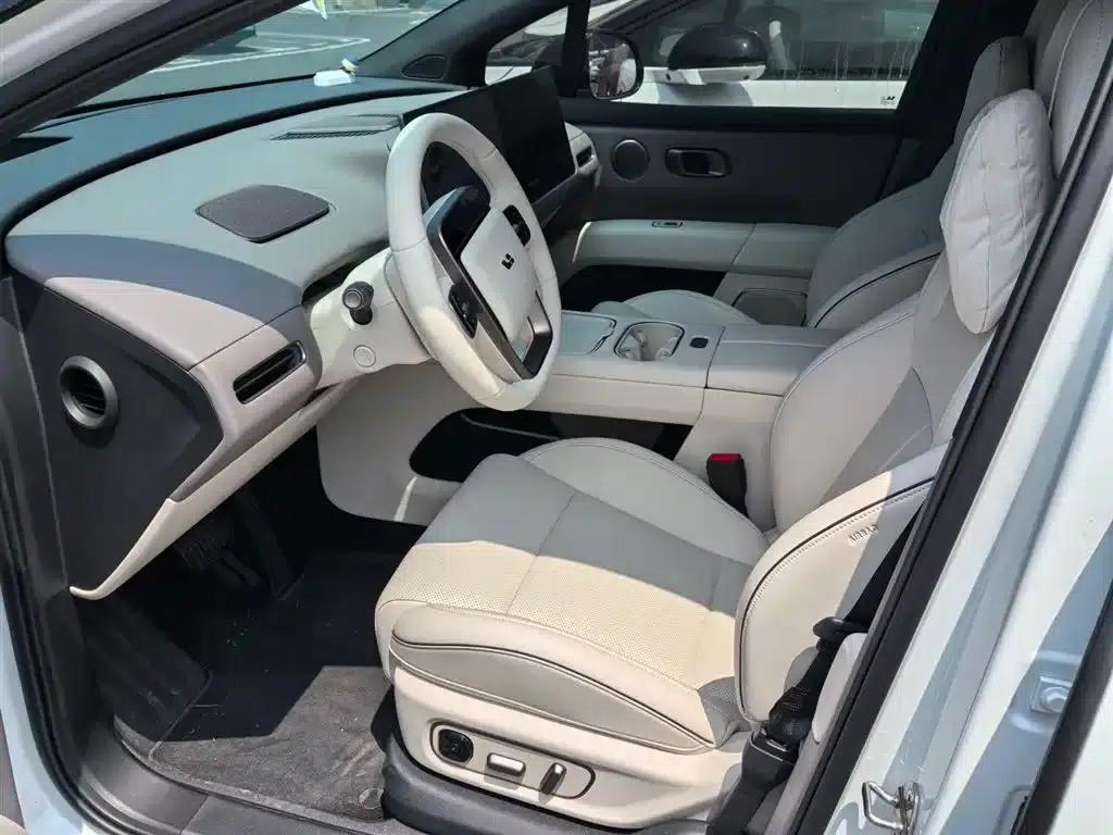 Li Auto i6 2025 Two-Wheel Drive Standard Edition — миниатюра 2