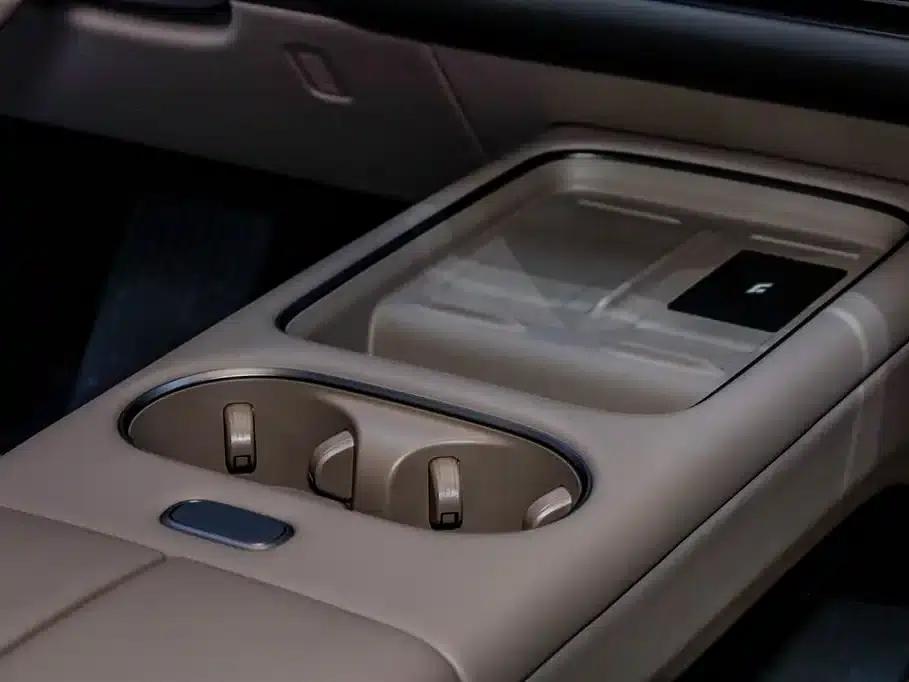 Li Auto i6 2025 Two-Wheel Drive Standard Edition — миниатюра 19