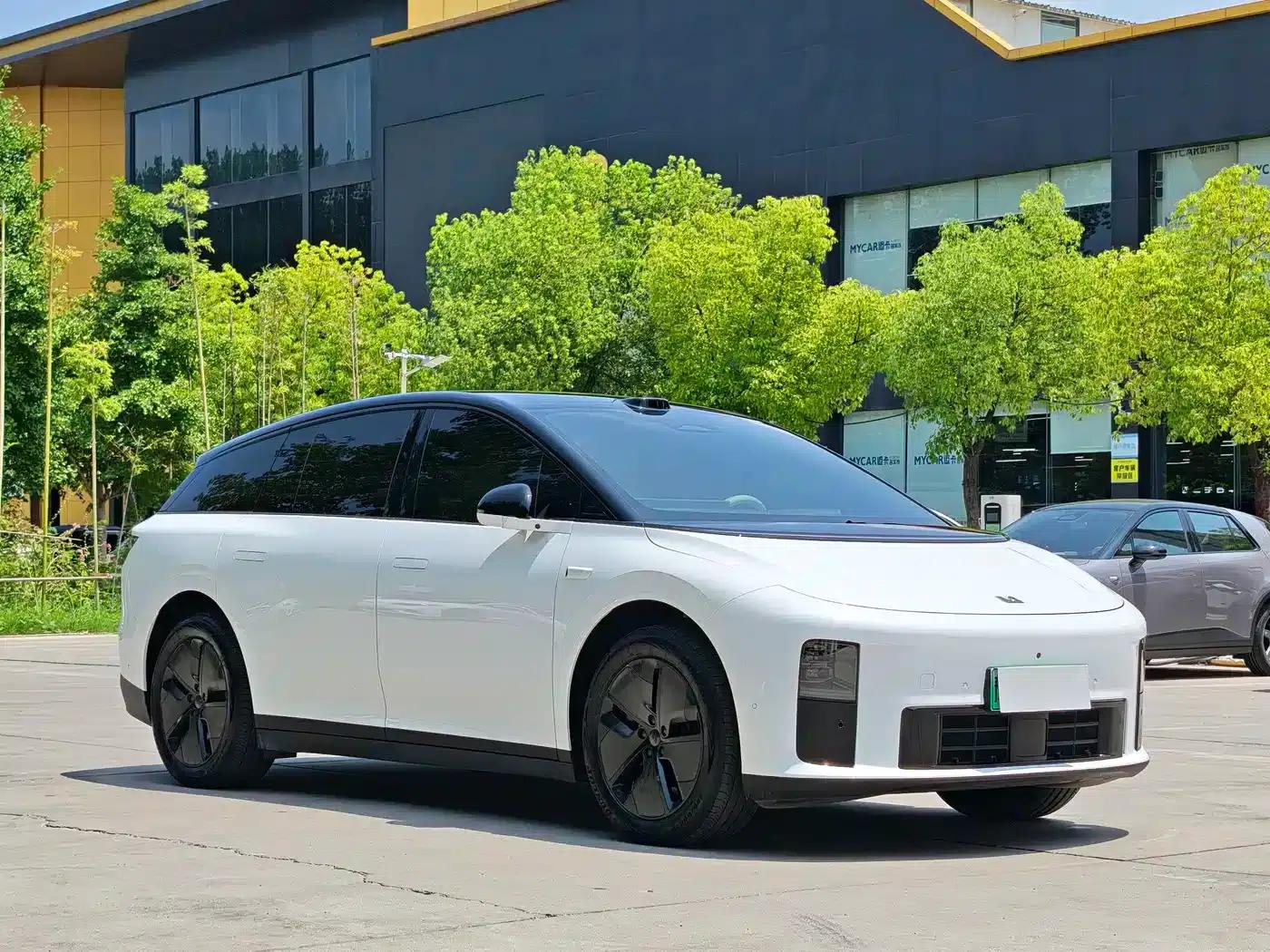 Li Auto i6 2025 Two-Wheel Drive Standard Edition — миниатюра 3