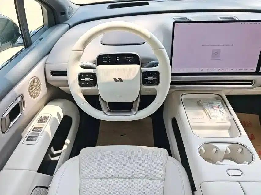 Li Auto i6 2025 Two-Wheel Drive Standard Edition — миниатюра 6