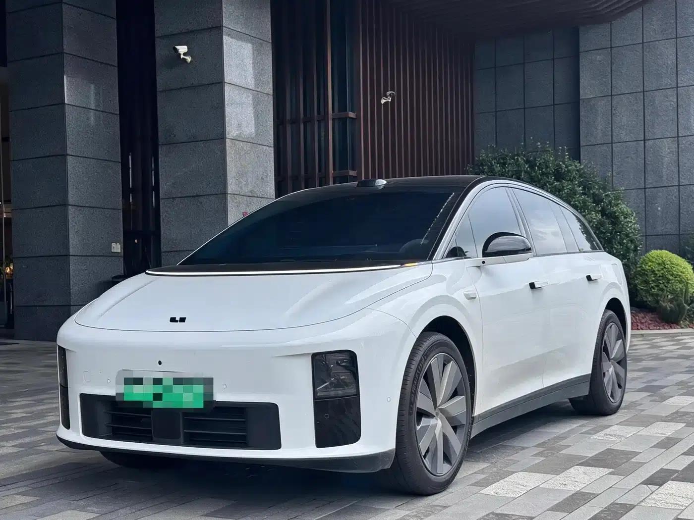 Li Auto i6 2025 Two-Wheel Drive Standard Edition — миниатюра 1