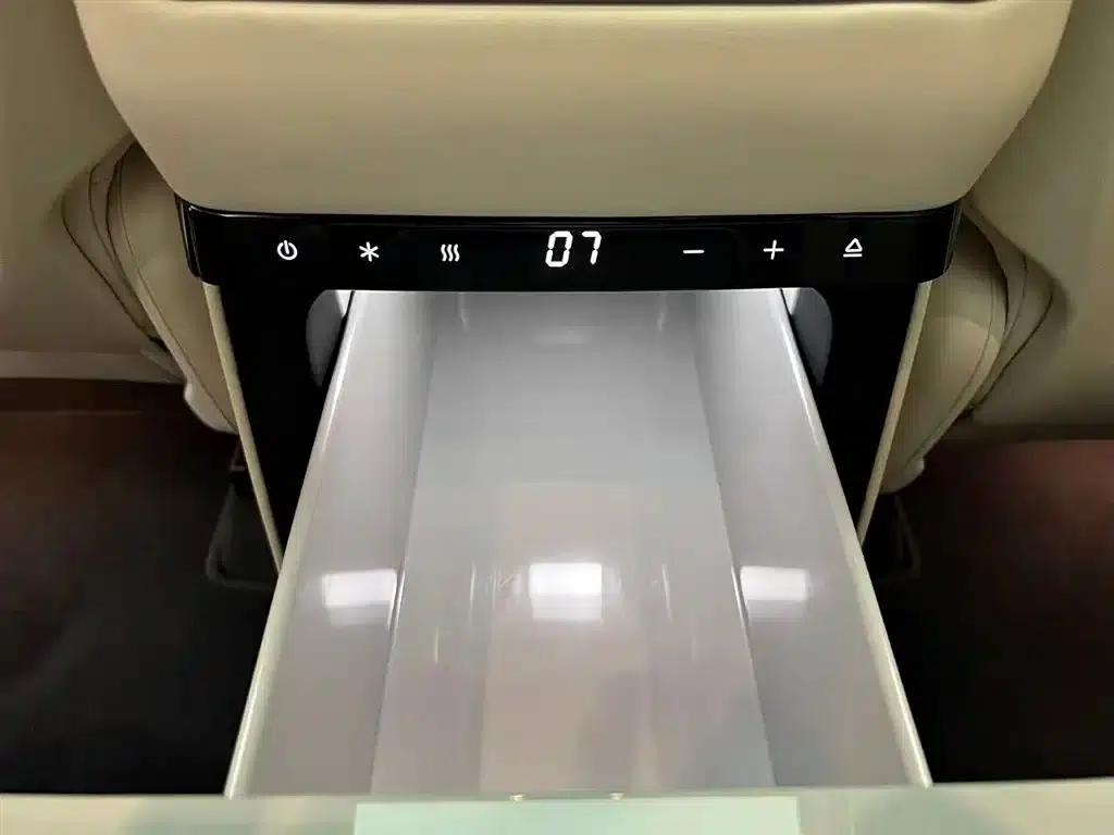 Li Auto i8 2025 Standard Edition — миниатюра 18