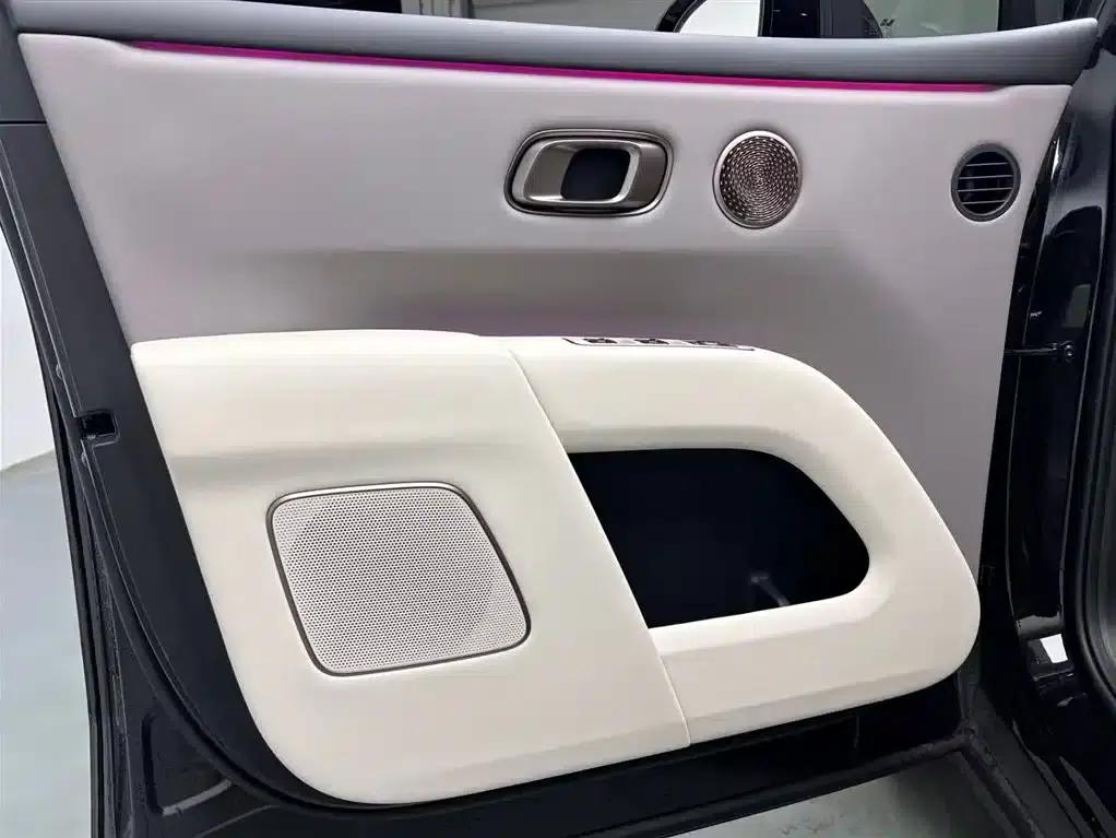 Li Auto i8 2025 Standard Edition — миниатюра 5