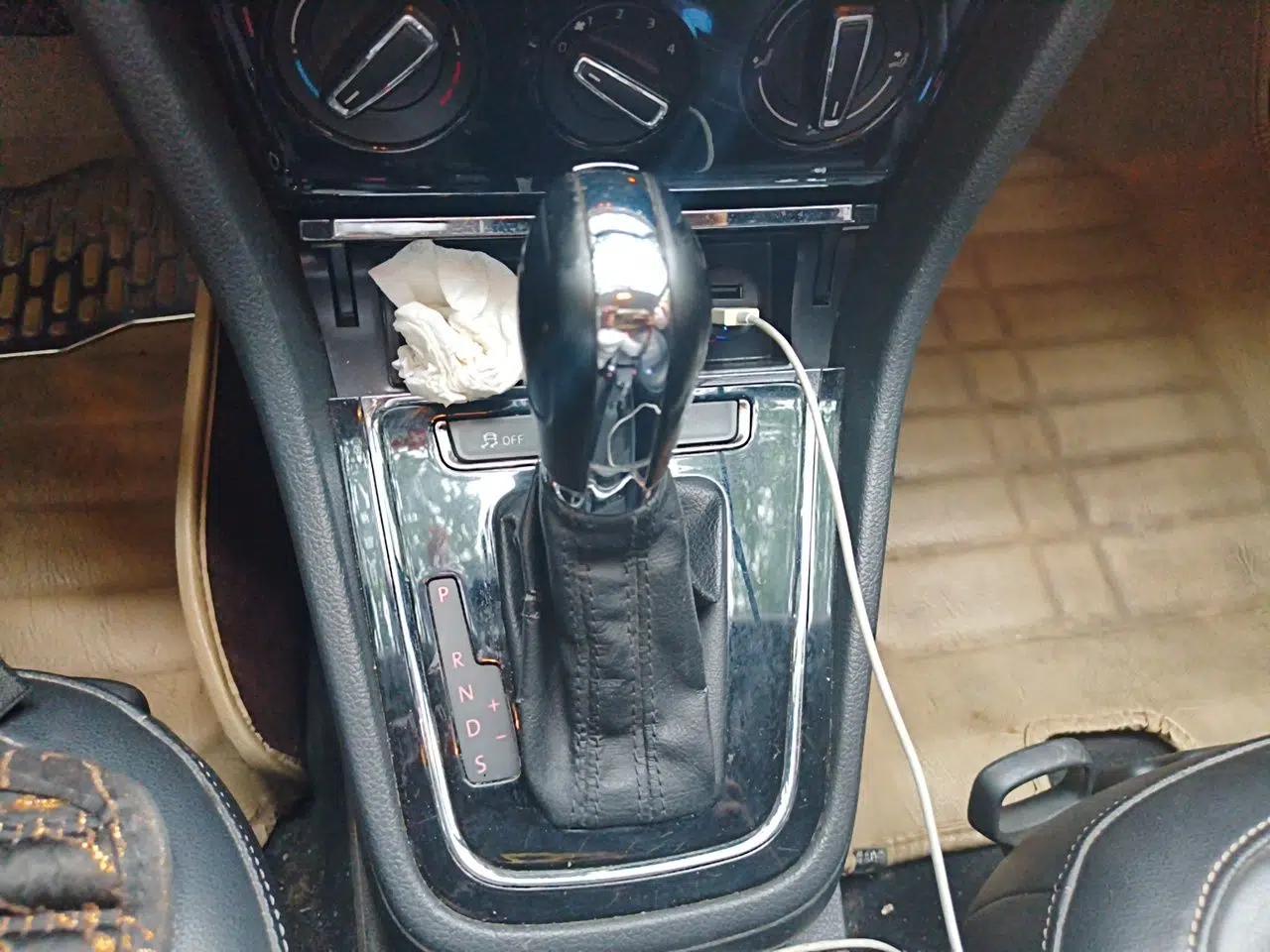 Volkswagen Bora 2013 1.6L Automatic Comfort Model — миниатюра 14