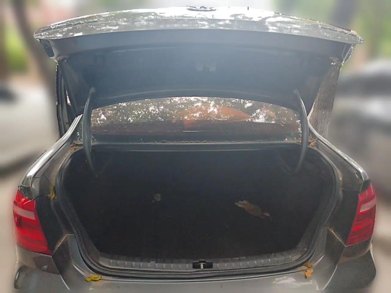 Volkswagen Bora 2013 1.6L Automatic Comfort Model — миниатюра 19