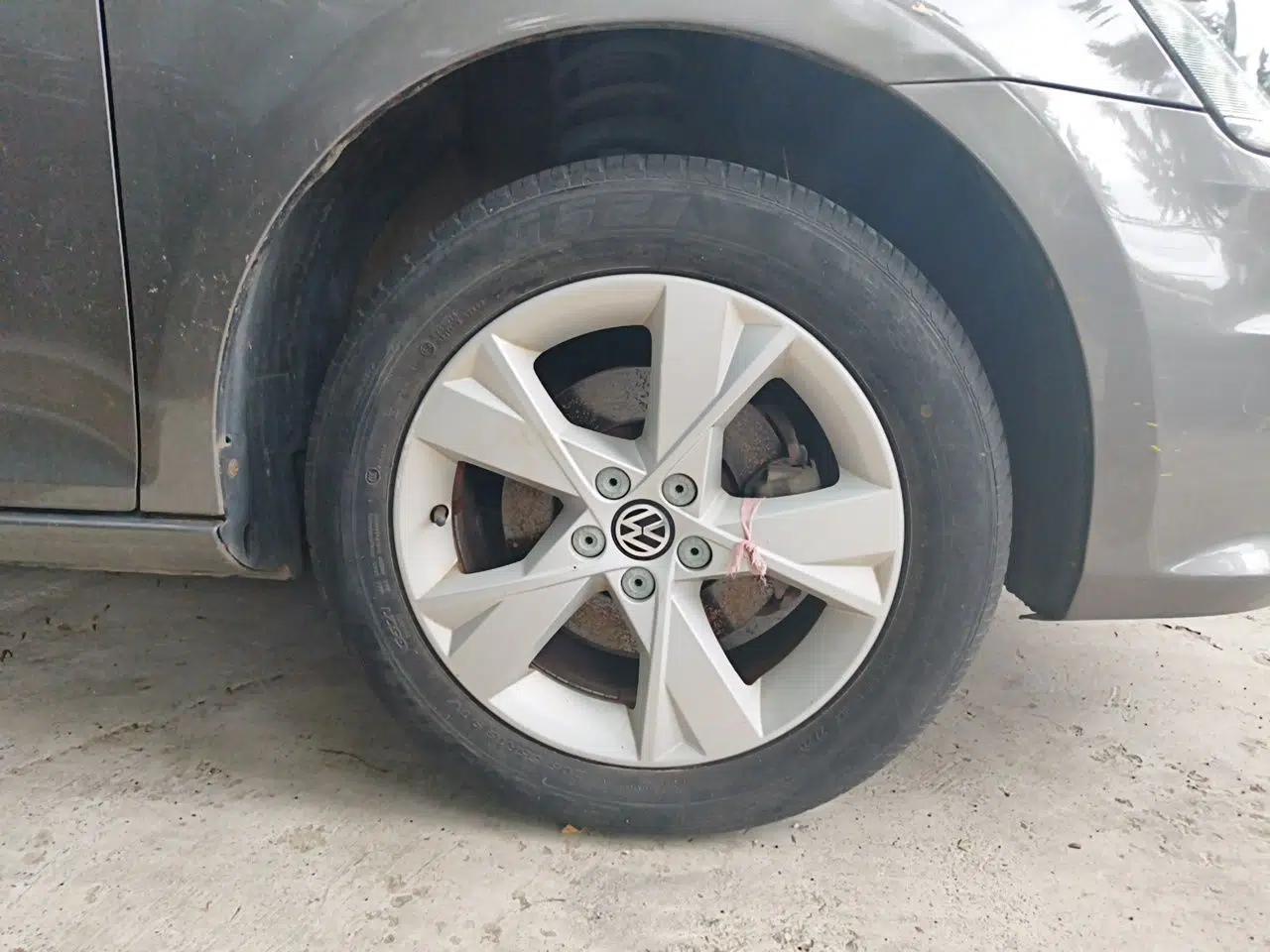 Volkswagen Bora 2013 1.6L Automatic Comfort Model — миниатюра 8