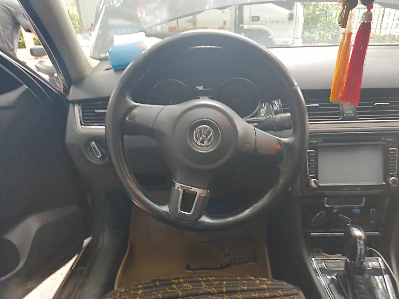 Volkswagen Bora 2013 1.6L Automatic Comfort Model — миниатюра 10